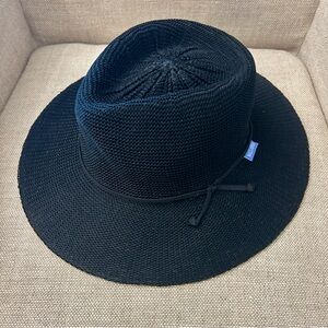 Black Wide-Brim Wallaroo Travel Hat